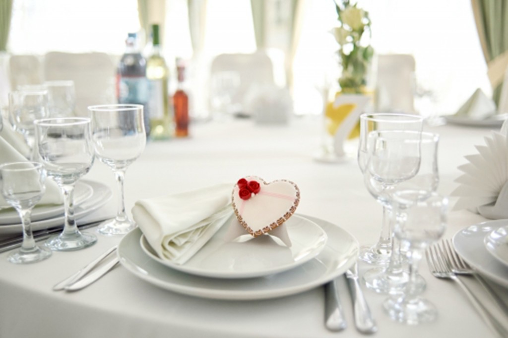 Glazed gingerbread heart for wedding guest
